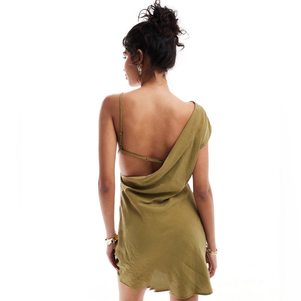 ASOS DESIGN | US 4 | Khaki